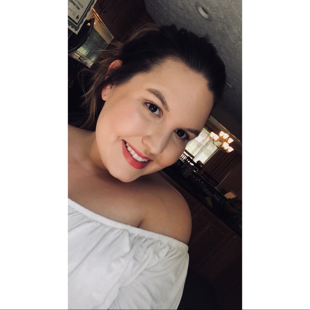 Meet your Posher, Elisa